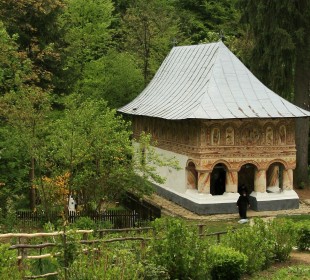 Sfânta Mănăstire Jgheaburi